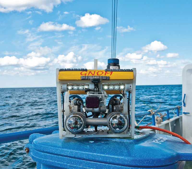 GNOM PRO (works at depths up to 300 m) is equipped with an all-round sonar and digital camera GNOM PRO (works at depths up to 300 m) is equipped with an all-round sonar and digital camera