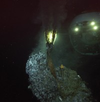 Submercible Mir in the hydrothermal field at 21 K<sup>0</sup>N Submercible Mir in the hydrothermal field